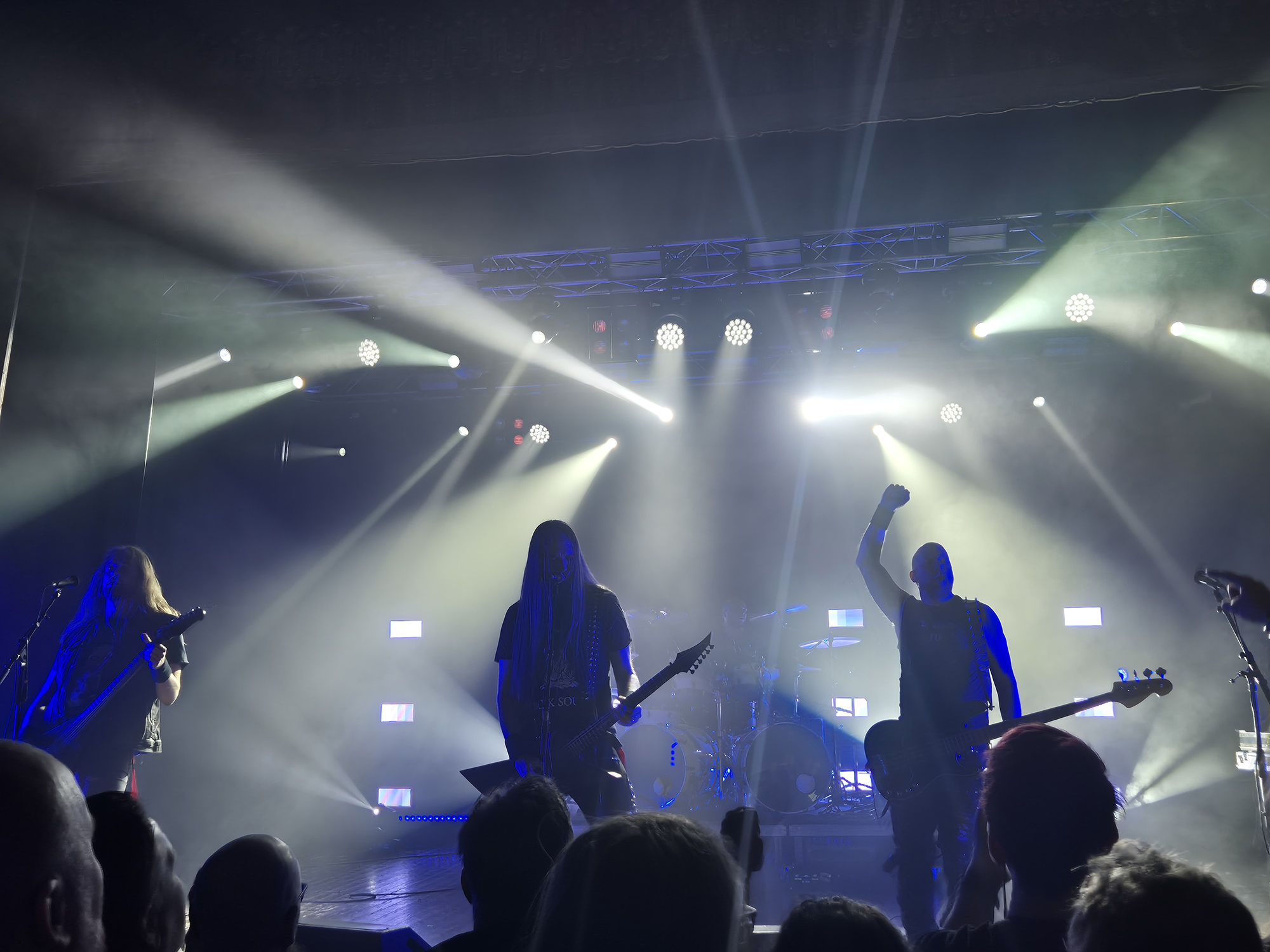 Bandet Souldrainer med en gitarrist, en elbas, en trummis och en frontfigur med gitarr.